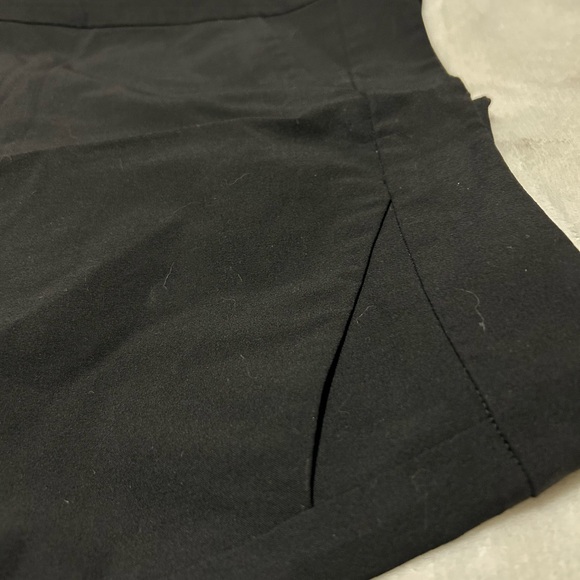 Babaton Skirt with Pockets - Picture 2 of 4